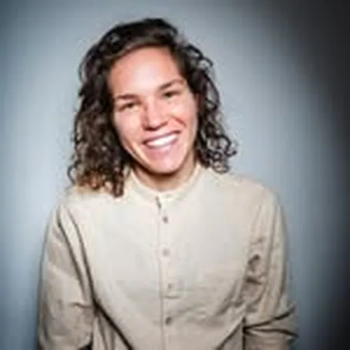 @elenalinari profile image