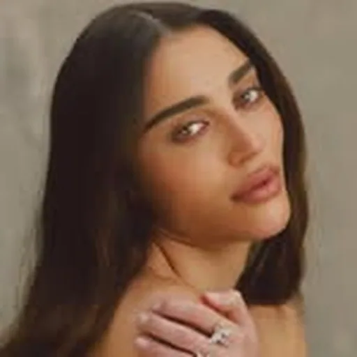 @elisazarzur profile image