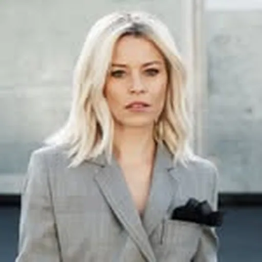 @elizabethbanks profile image