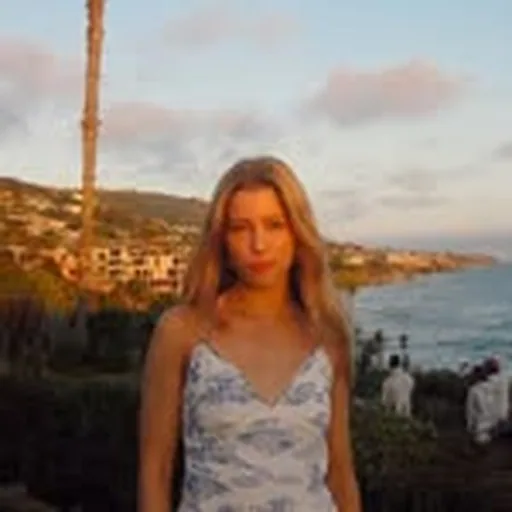 @ella_dabney profile image