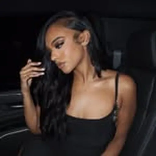 @ellanovaa_ profile image