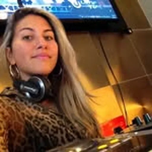 @elle__dj profile image
