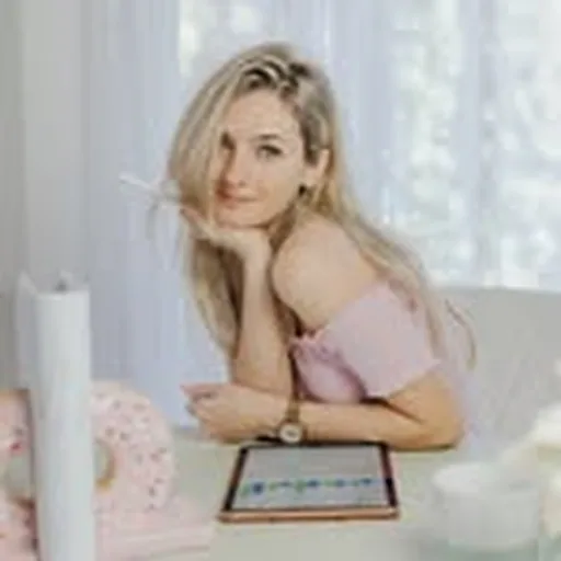 @ellenfinds profile image