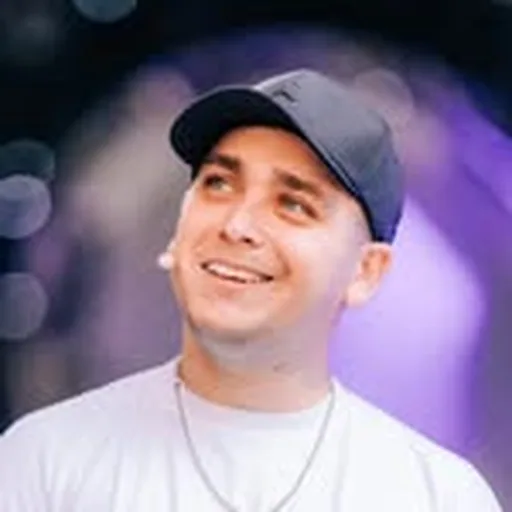 @elluchomiranda profile image