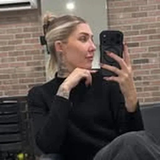@em.styleshair profile image