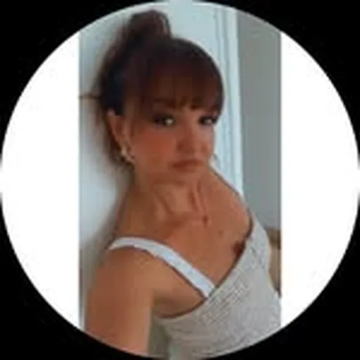 @emilieplumemakeup profile image