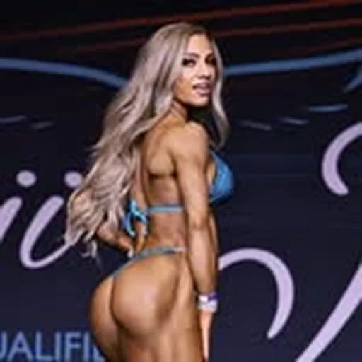 @emilyazzarello_ifbbpro profile image