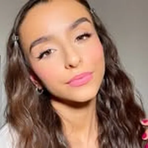 @emilydemelo profile image