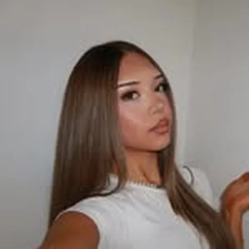 @emilyheal_ profile image