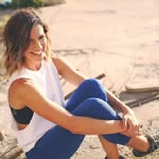 @emilylong.strong profile image