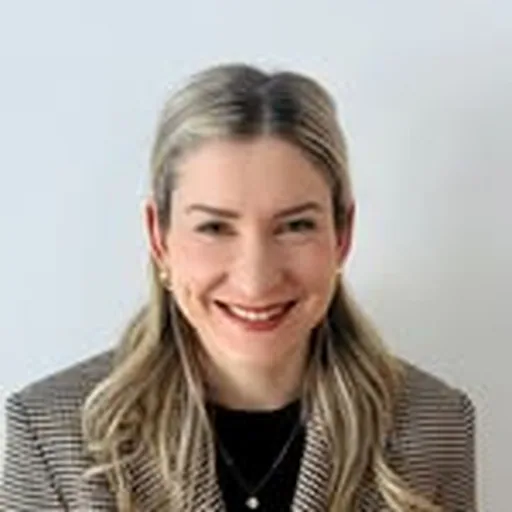 @essentialistwoman profile image