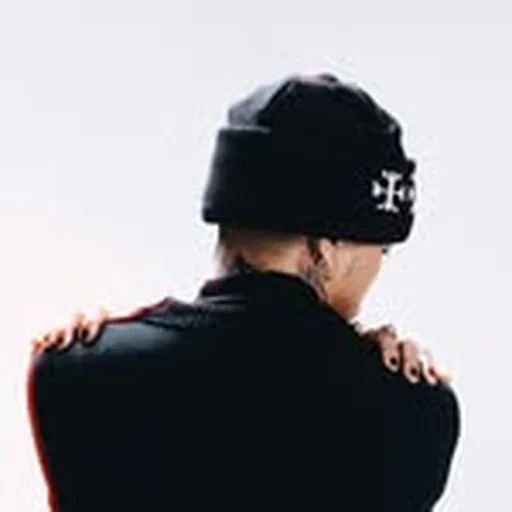 @extraordinaryl profile image