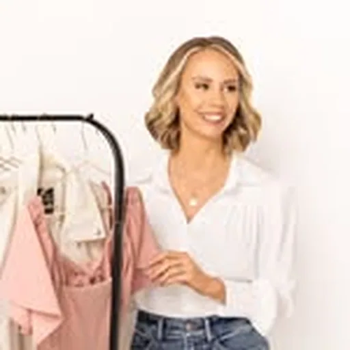 @fashionably.late.mom profile image