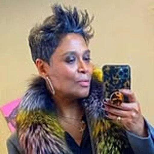 @fashionistaover40 profile image