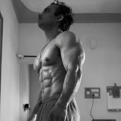 @fitnesswith_v_ profile image
