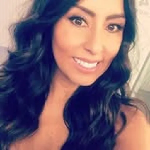 @flordemariafashion profile image