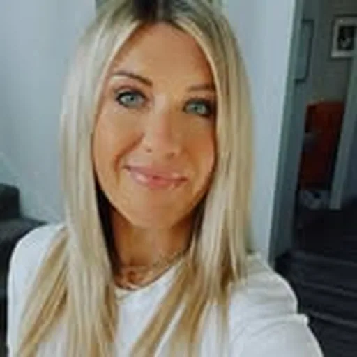 @funnymarketingmom profile image