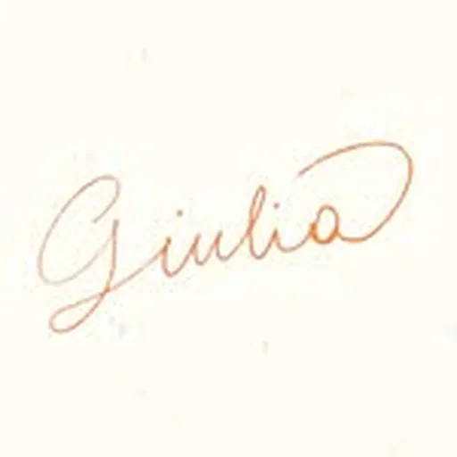 @giuliabythebeach profile image