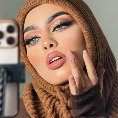 @habibazein_makeupartist profile image