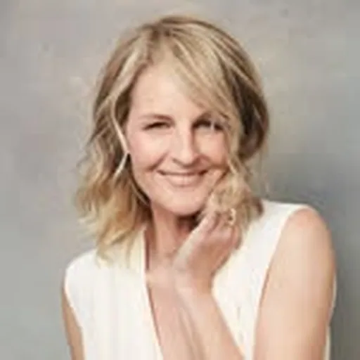 @helenhunt profile image