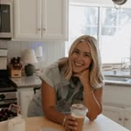 @heykatieejay profile image