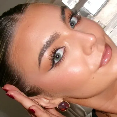 @hollienugentmakeup profile image