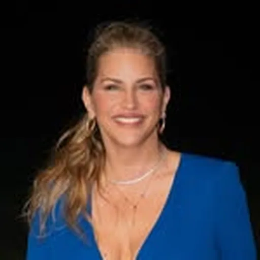@holly_daniels_christensen profile image
