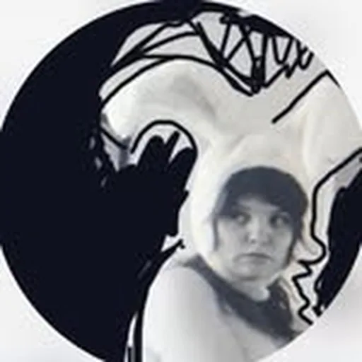 @hollyemmw profile image