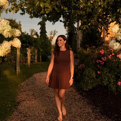 @hollyharrartv profile image