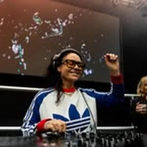 @hollyhutchdj profile image