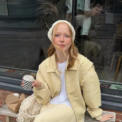 @hollyrebeccawhite profile image