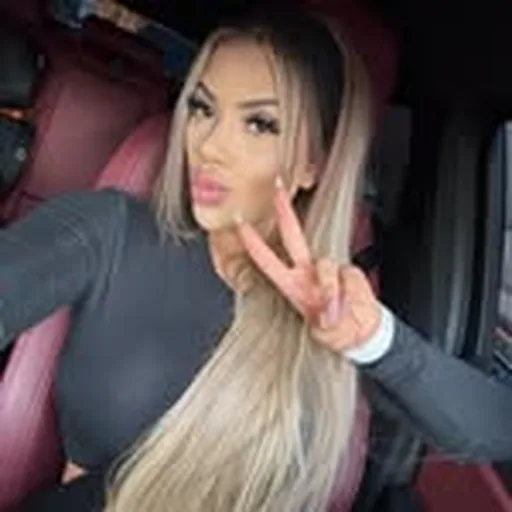 @honeyybee28_ profile image