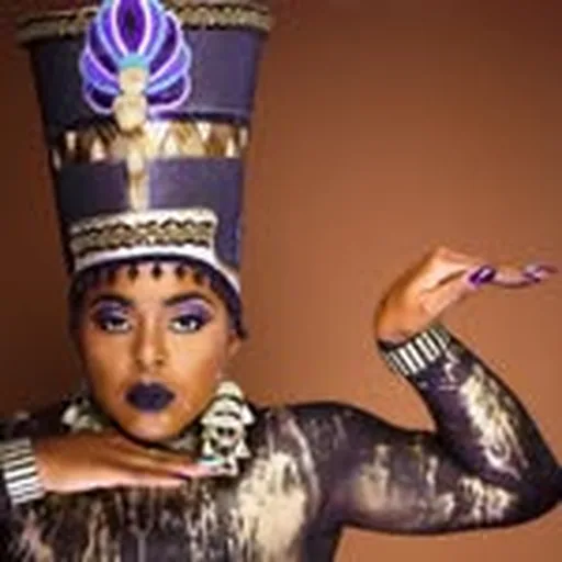 @iamqueencora profile image