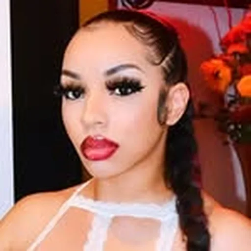 @its_yella_boo profile image