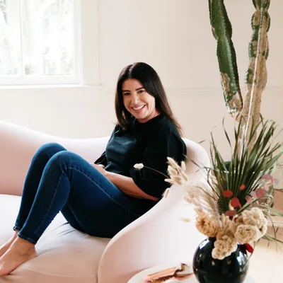 @itshollyperez profile image