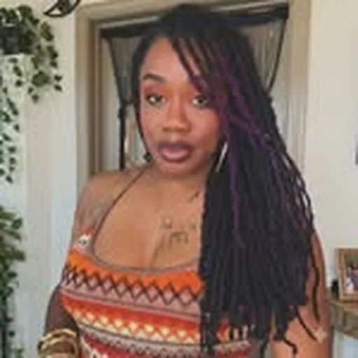 @itslovelylaveau profile image