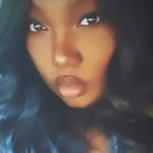 @itsmarionique profile image