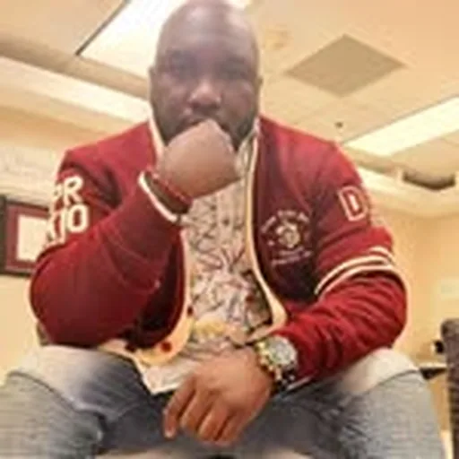 @itsyaboymurph profile image