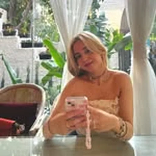 @janis_binge_watcher profile image