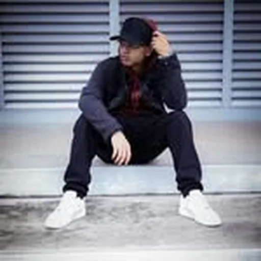 @johnnyjeyb profile image