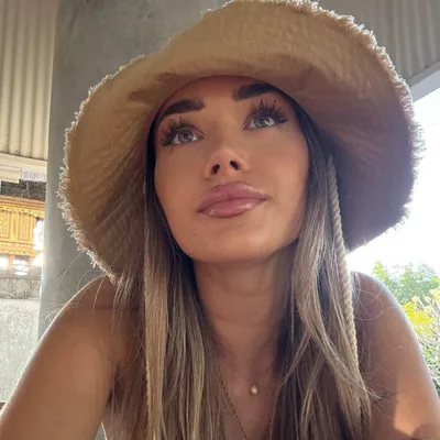 @julias.mov profile image