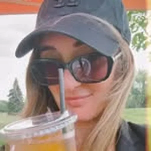 @juliaswinefete profile image