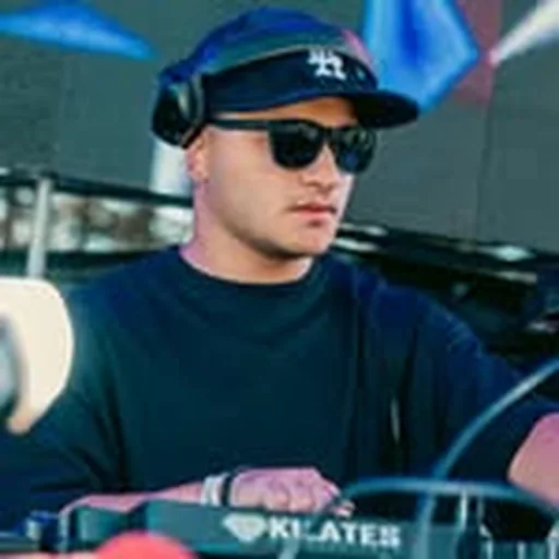 @karl_menex profile image