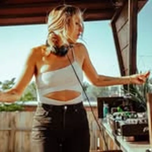 @karlainthemix profile image