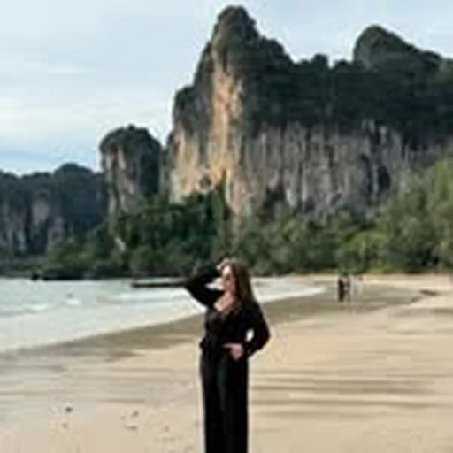 @komalsayss profile image