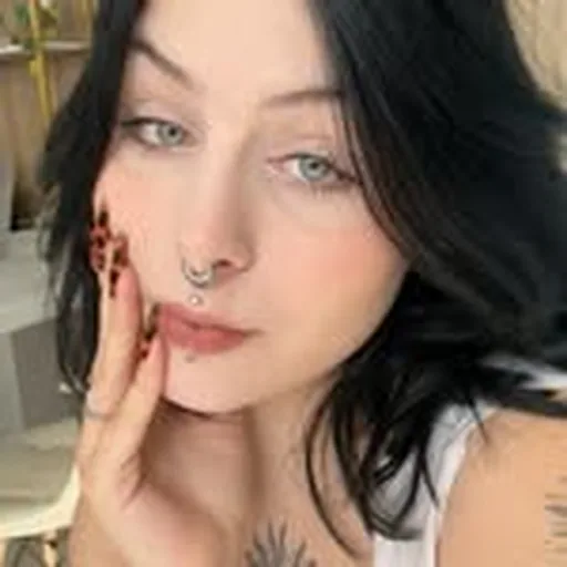 @l_aura.carol profile image