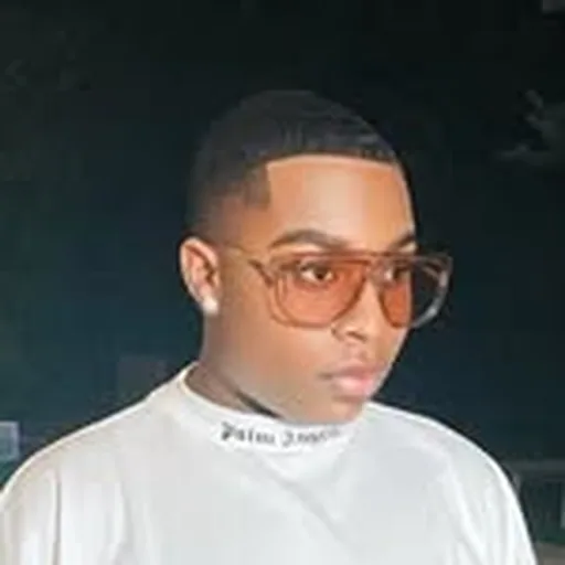 @lacedbyiconic profile image