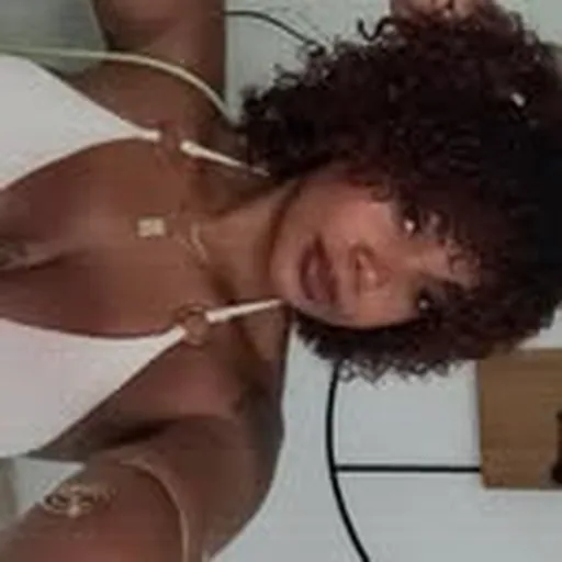 @laindiiuu profile image