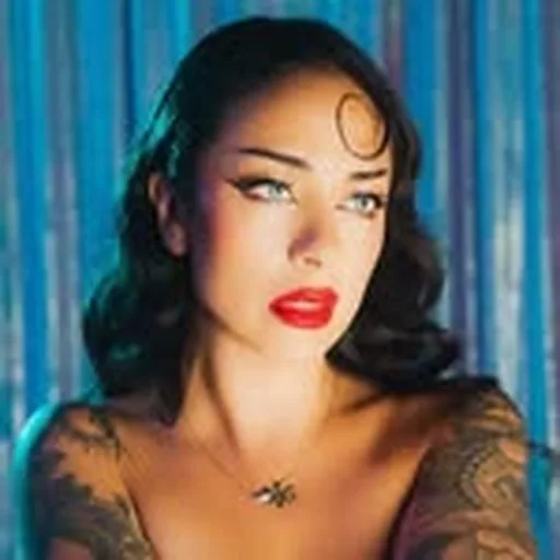 @laramonamusic profile image