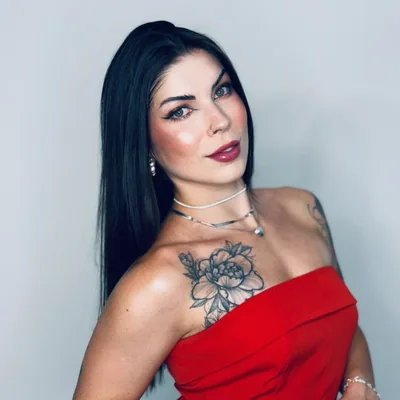 @laripontili.personal profile image